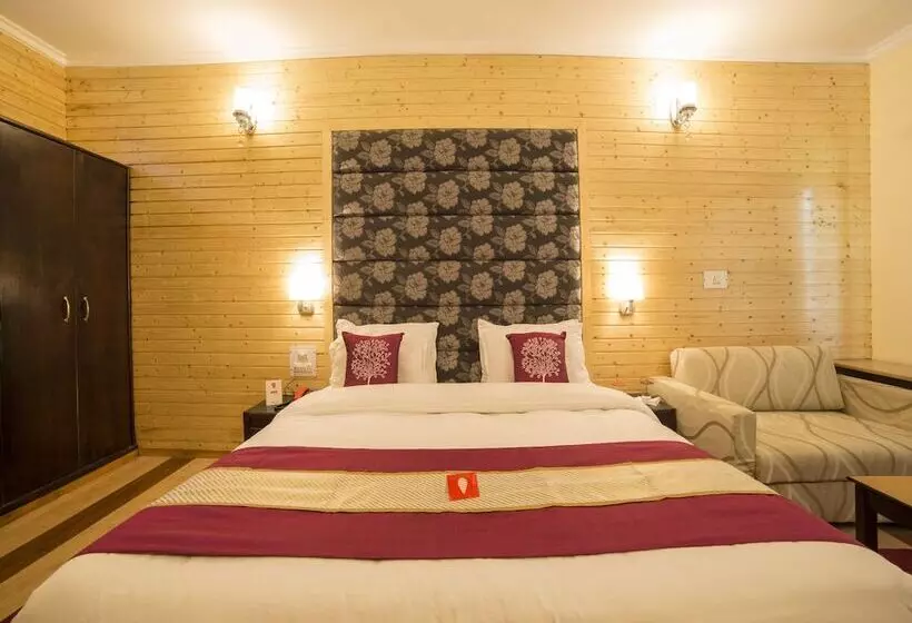 Hotel Pamposh