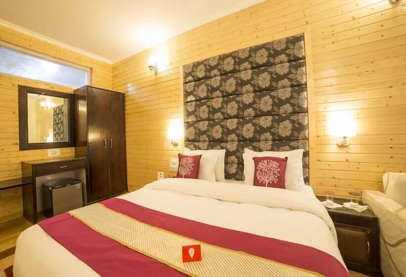 Hotel Pamposh