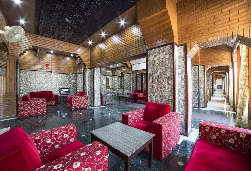 Hotel Pamposh