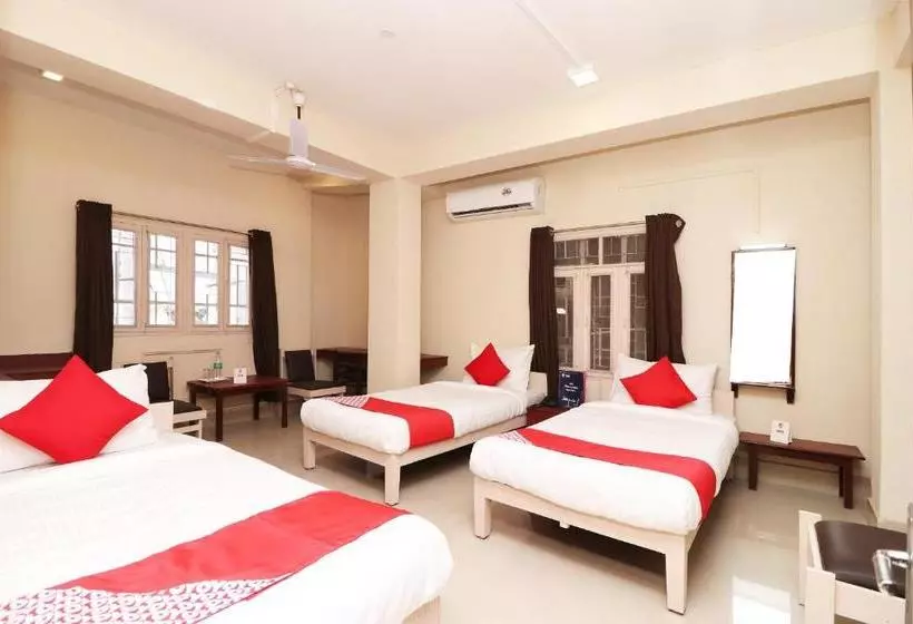 هتل Trimurty International By Oyo Rooms