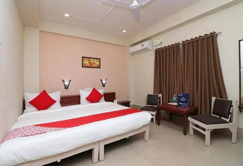 هتل Trimurty International By Oyo Rooms