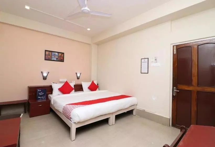 هتل Trimurty International By Oyo Rooms