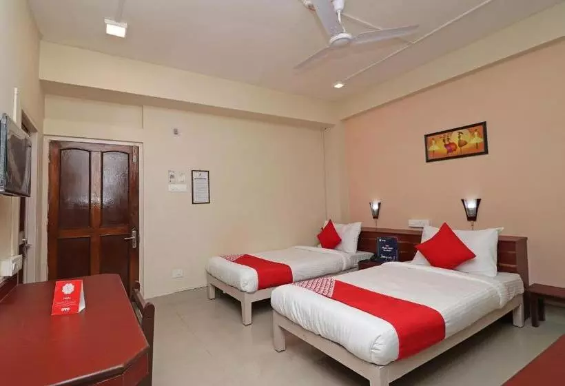 هتل Trimurty International By Oyo Rooms
