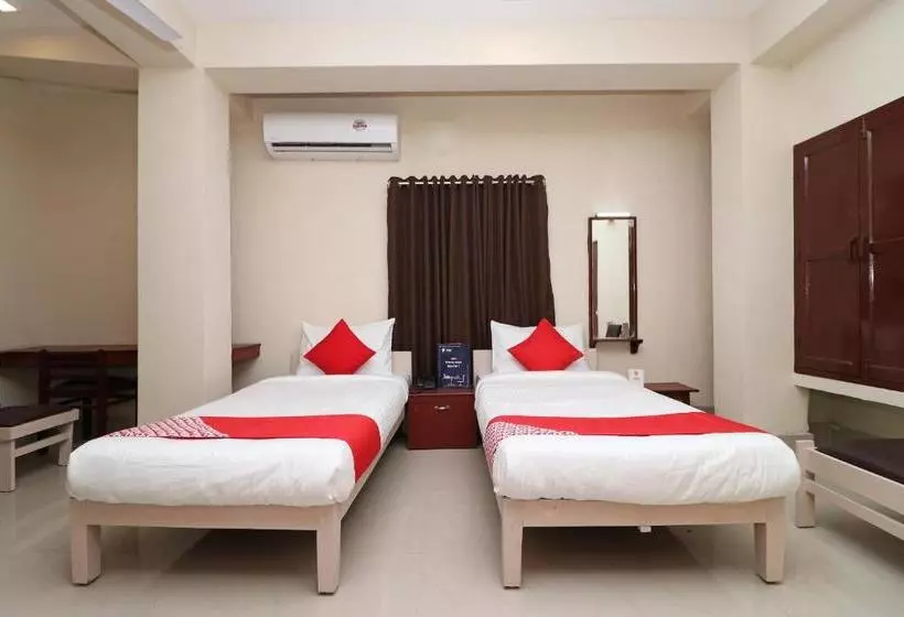 هتل Trimurty International By Oyo Rooms