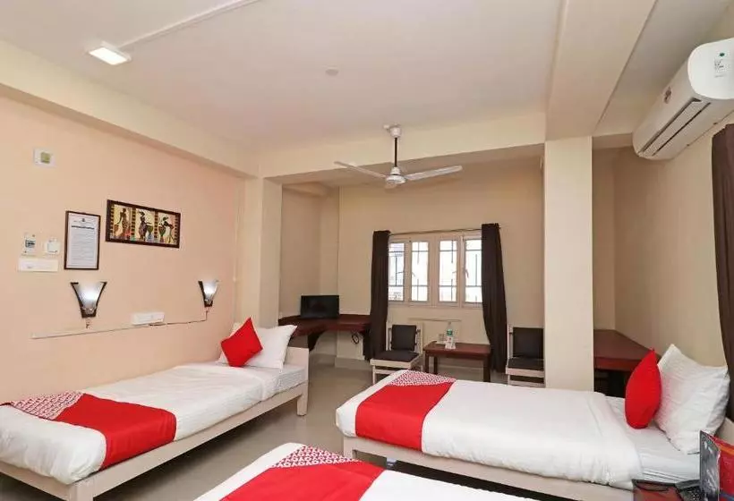 هتل Trimurty International By Oyo Rooms