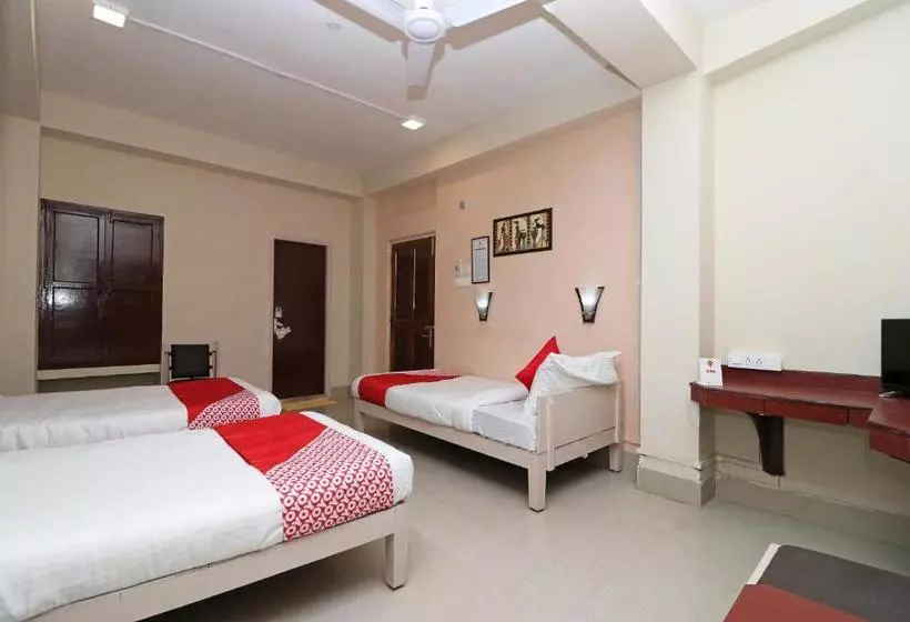 هتل Trimurty International By Oyo Rooms