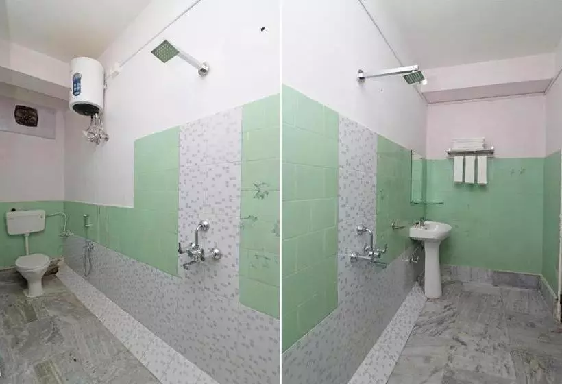 هتل Trimurty International By Oyo Rooms