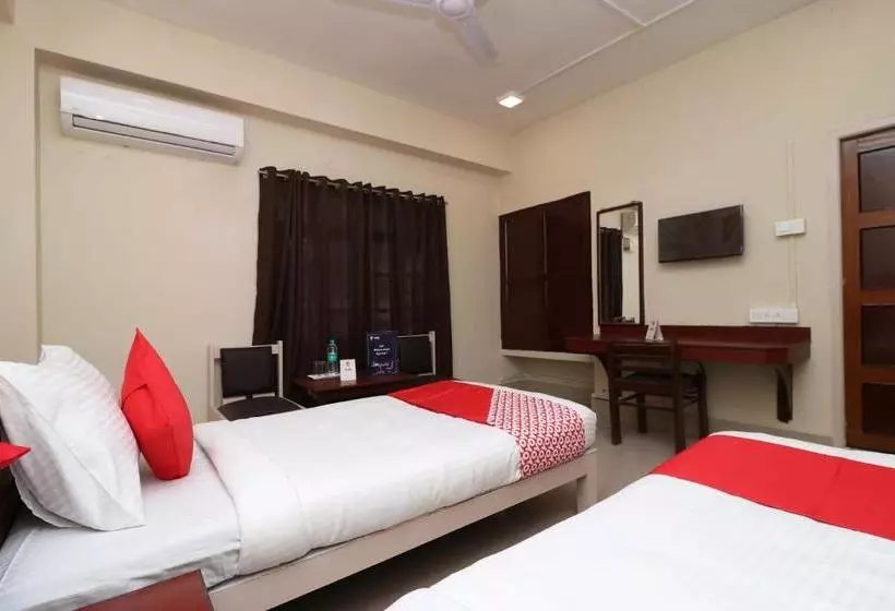 هتل Trimurty International By Oyo Rooms