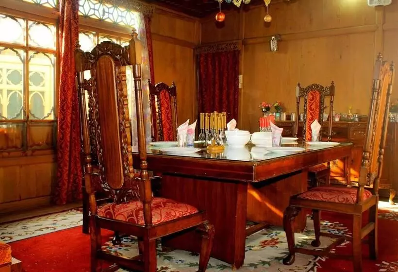 Hotelli Appollo Eleven Group Of Houseboats