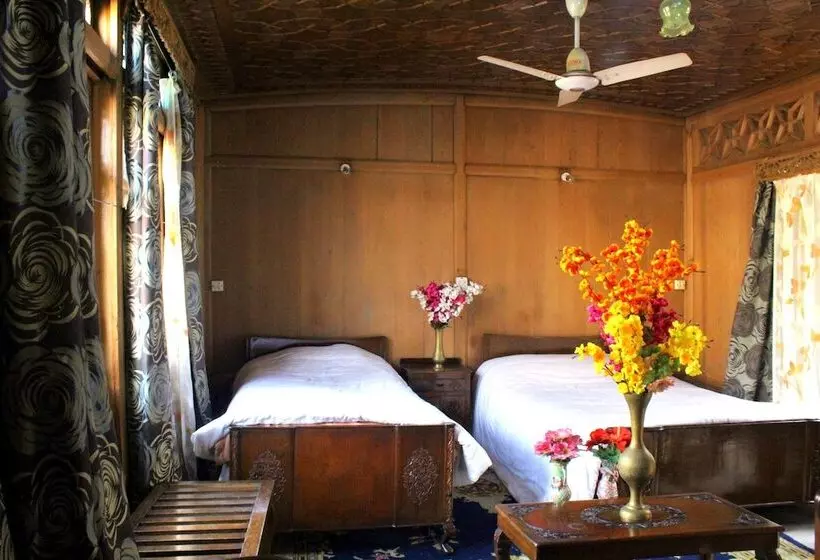 Hotelli Appollo Eleven Group Of Houseboats