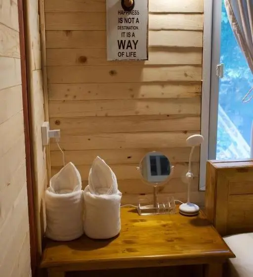 هتل Lazy Hut