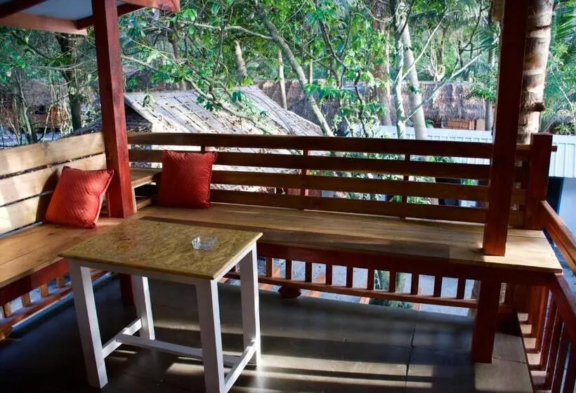 هتل Lazy Hut