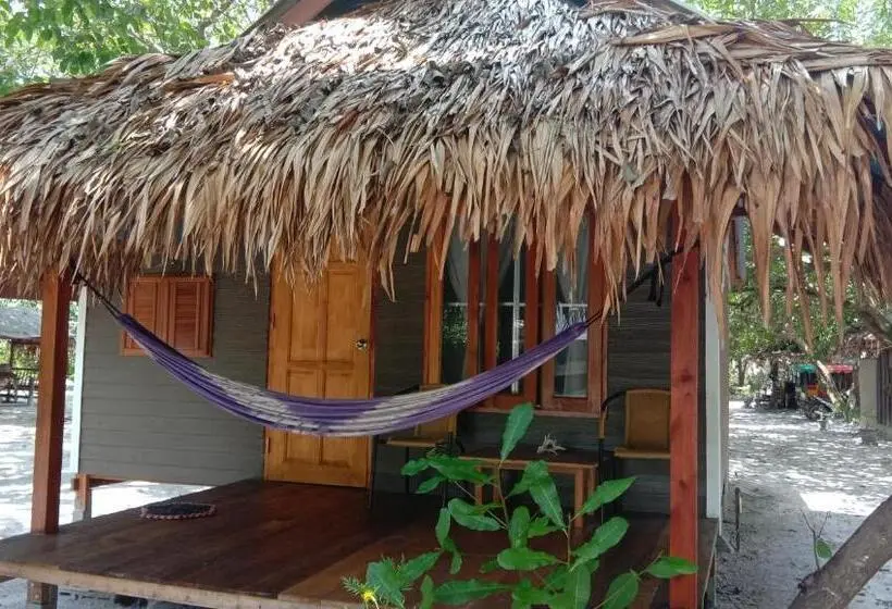هتل Lazy Hut
