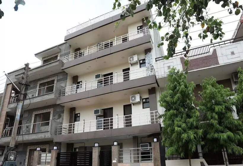 Hotelli Niketan Medanta By Oyo Rooms