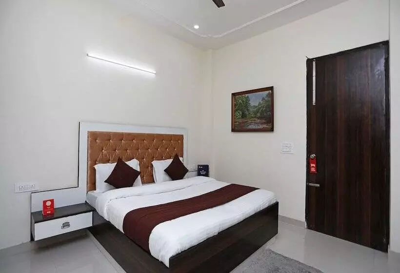 Hotelli Niketan Medanta By Oyo Rooms
