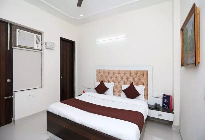 Hotelli Niketan Medanta By Oyo Rooms