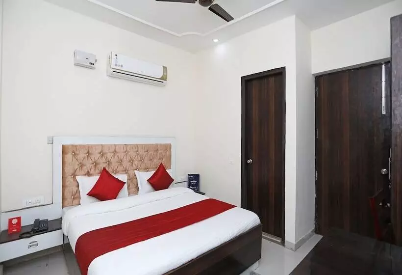 Hotelli Niketan Medanta By Oyo Rooms