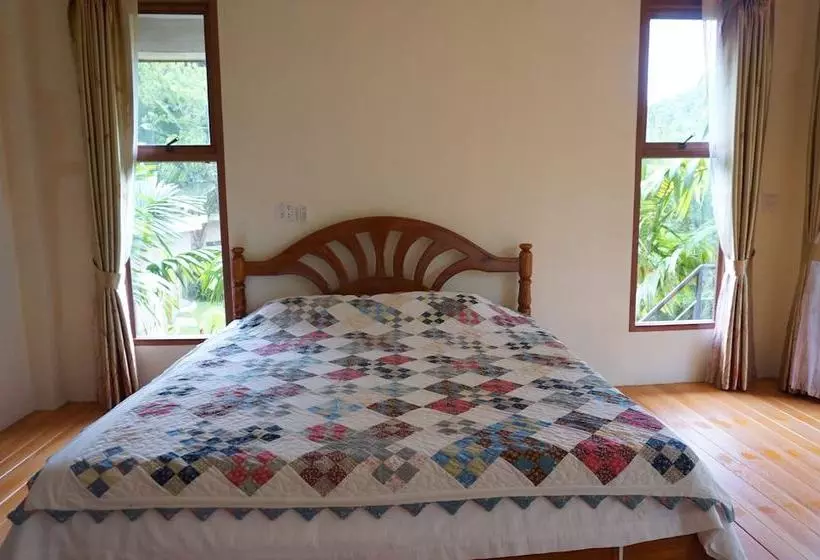 هتل Smallville Resort Ranong