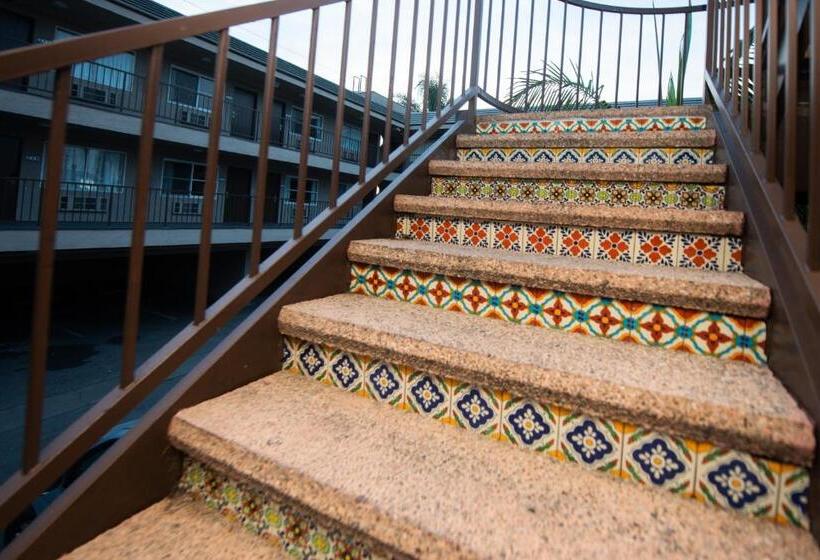 汽车旅馆  Casa Bella Inn Huntington Park