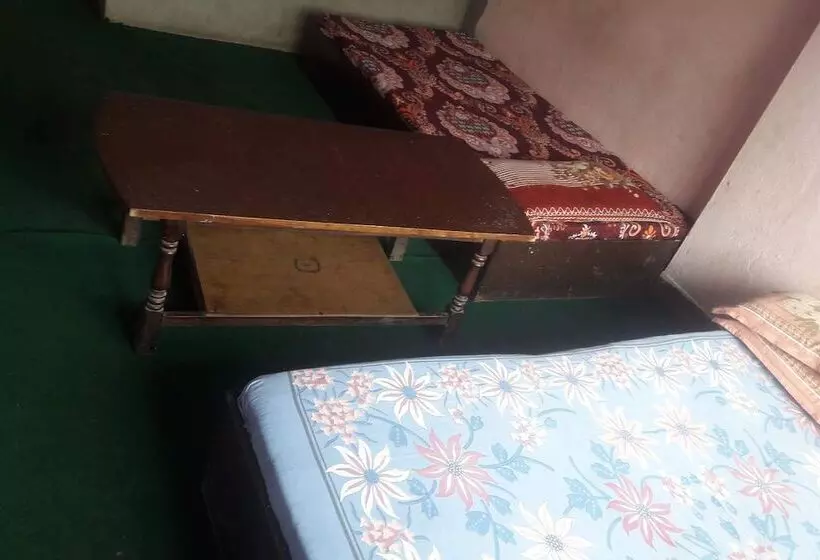 پانسیون Chhahari Guest House