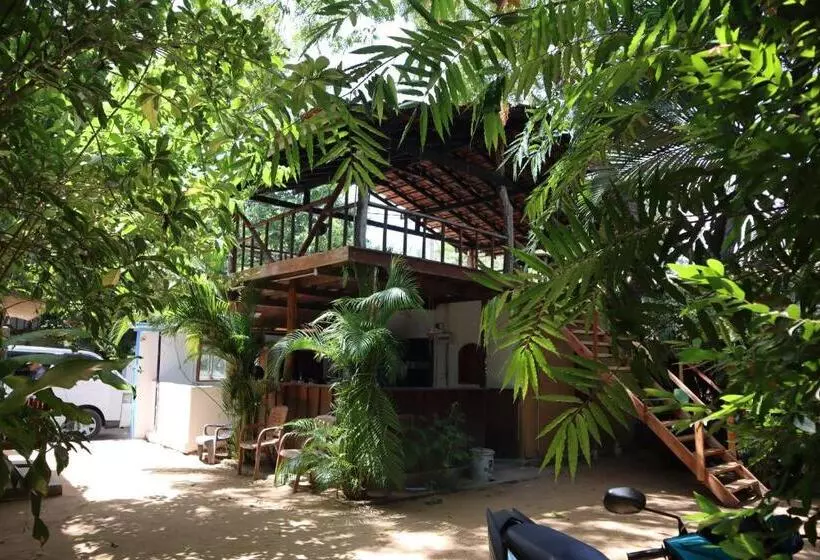 هتل Eagle Resort Arugambay