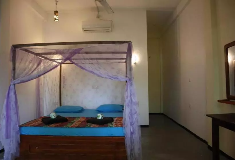هتل Eagle Resort Arugambay