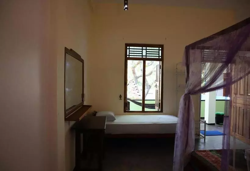 هتل Eagle Resort Arugambay