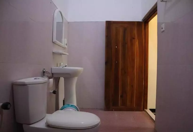 هتل Eagle Resort Arugambay