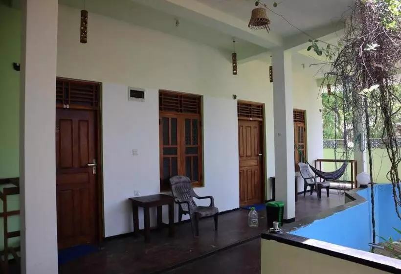 هتل Eagle Resort Arugambay