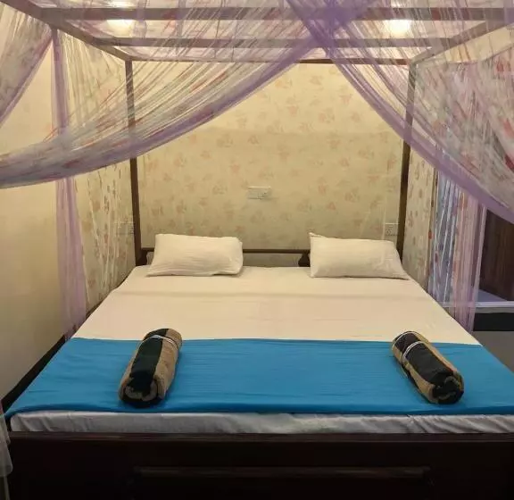 هتل Eagle Resort Arugambay