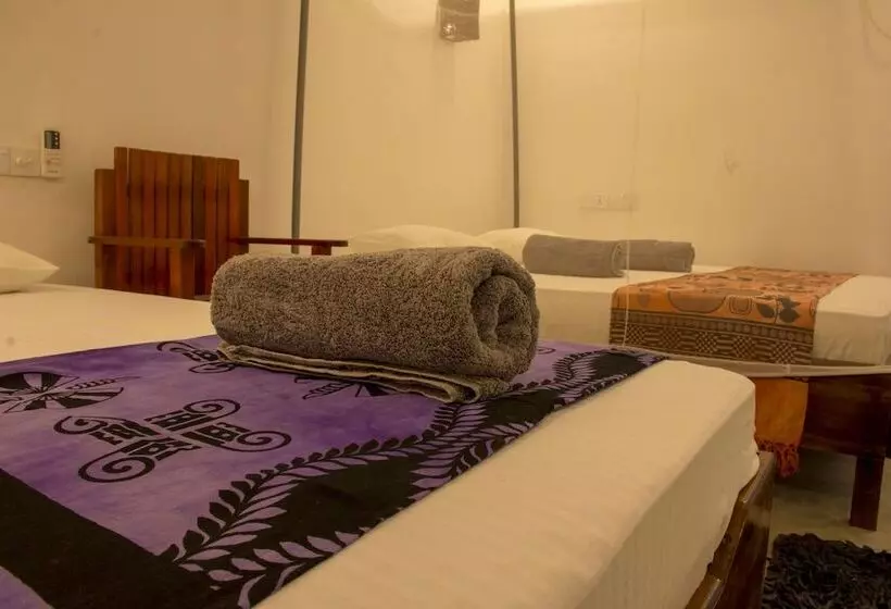هتل Eagle Resort Arugambay