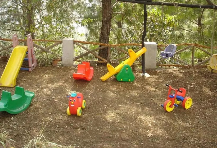 هتل Park Woods Shoghi