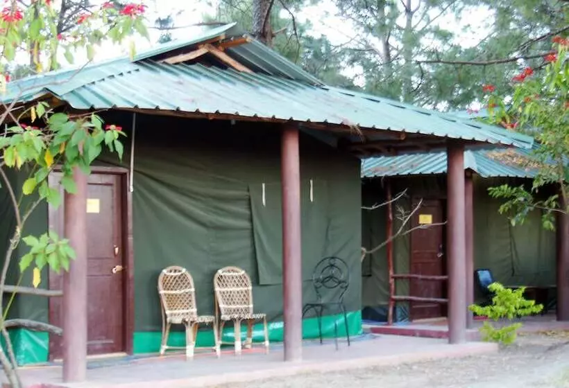 هتل Park Woods Shoghi