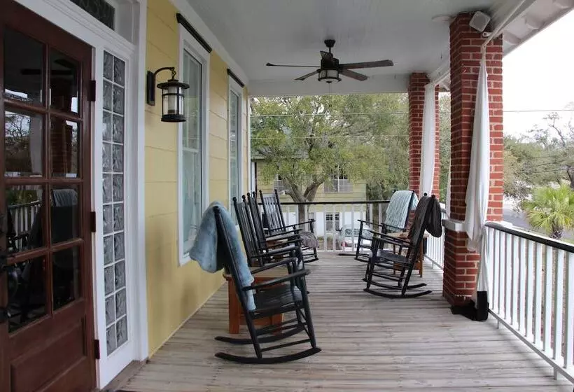 Aamiaismajoitus (B&B) Beachview Inn And Spa