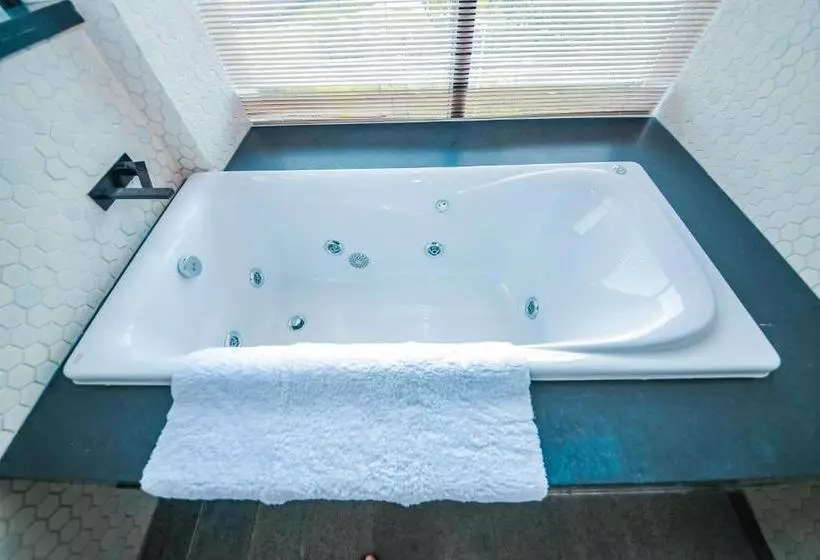 Hotelli Suzhou Riverpurple Resorts&spa