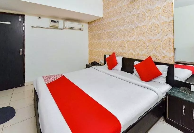 Oyo 15933 Hotel V Square