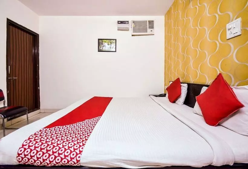 Oyo 15933 Hotel V Square