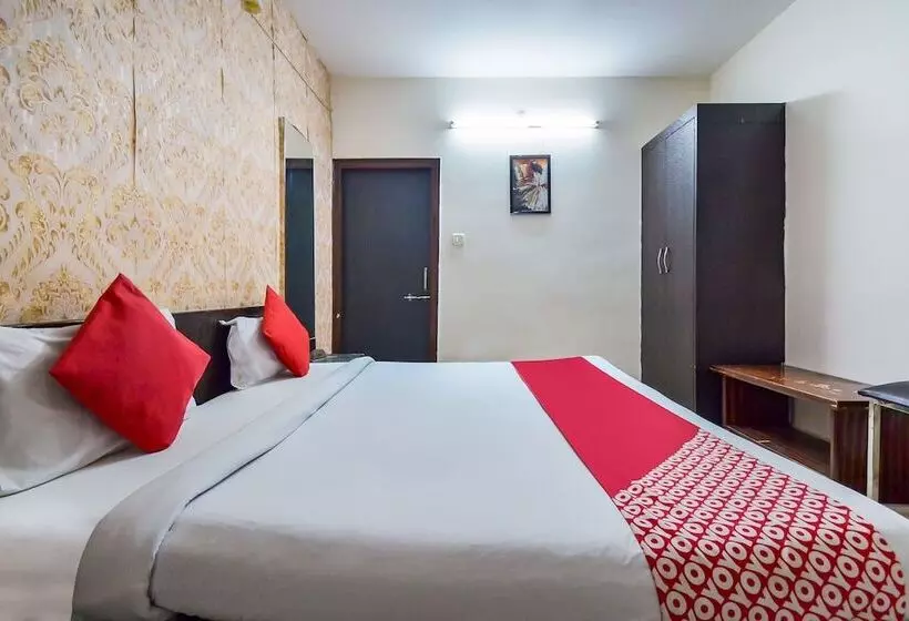 Oyo 15933 Hotel V Square