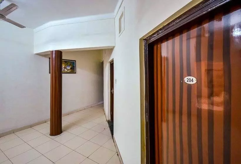 Oyo 15933 Hotel V Square