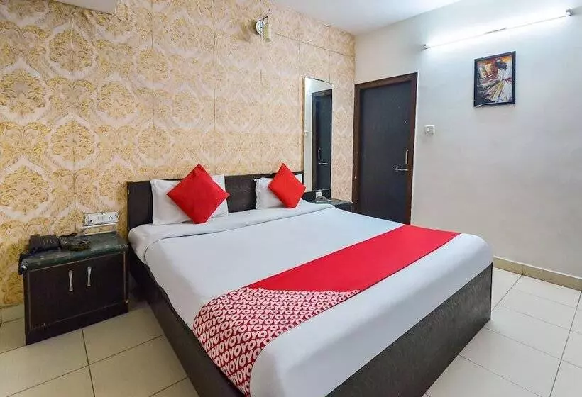 Oyo 15933 Hotel V Square
