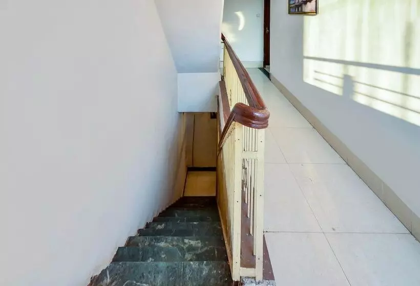 Oyo 15933 Hotel V Square