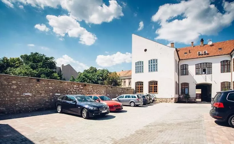 Pensió Adele Apartments