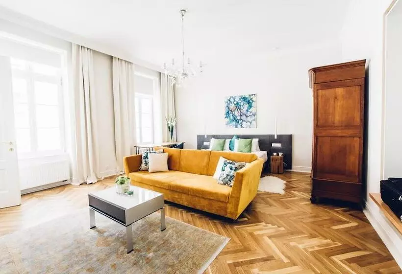 Pensió Adele Apartments