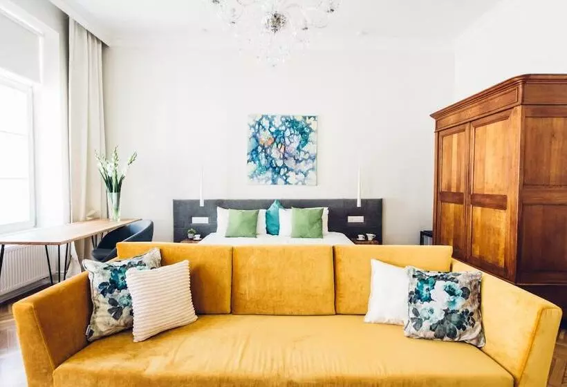 Pensió Adele Apartments