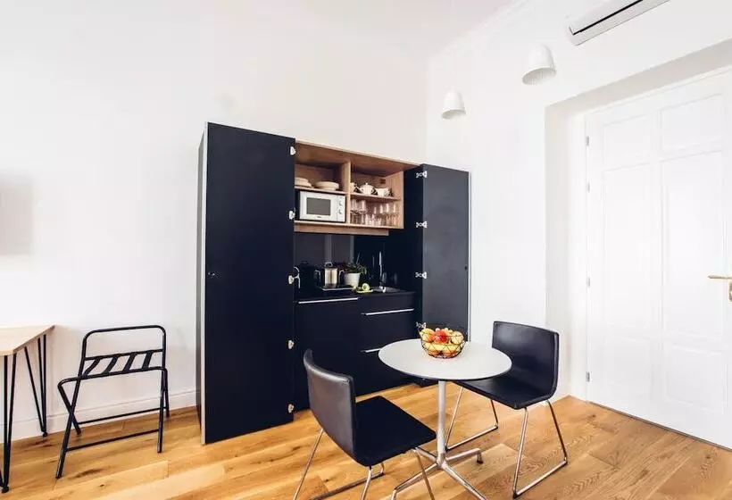 Pensió Adele Apartments