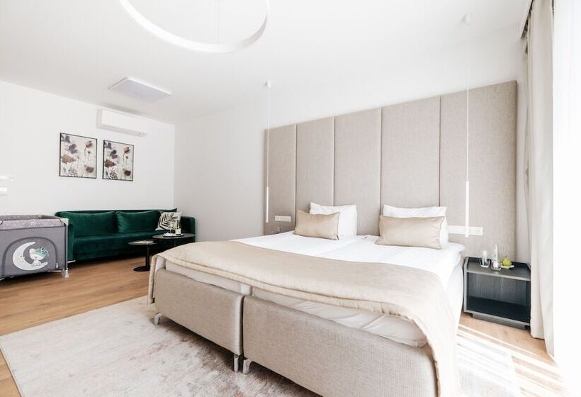 ペンション Adele Apartments