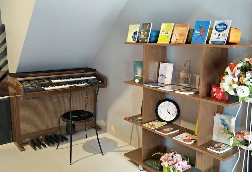 Vintage Wooden House 177