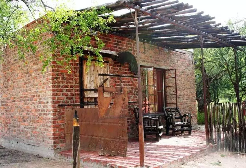 هتل Roy S Rest Camp