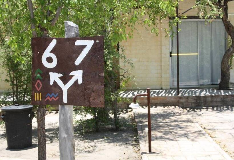 ホテル Roy S Rest Camp