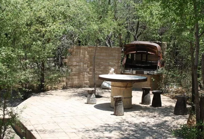 هتل Roy S Rest Camp